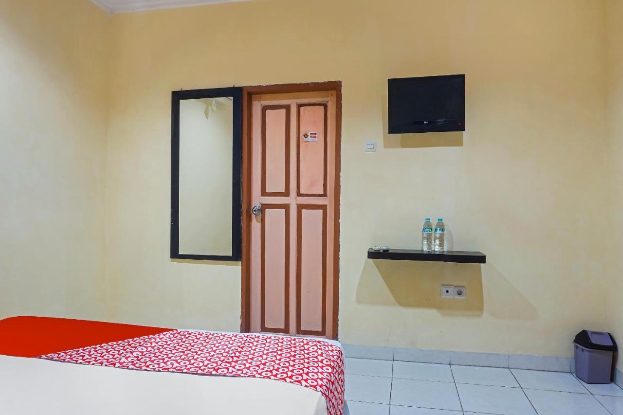 Oyo 90923 Makassar Cottage Balangberu Exterior photo